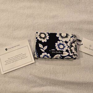 Vera Bradley NEW Card Case Snow Lotus Black White Floral Retired Pattern RFID Se